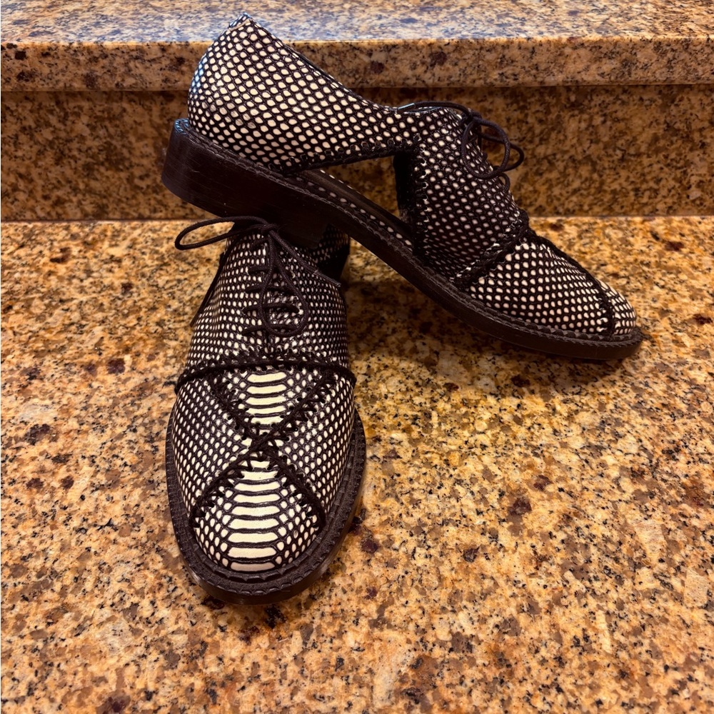 Clergerie Women’s Jofre Black White Faux SnakeSkin Cutout Derby Shoes 40 US 9.5